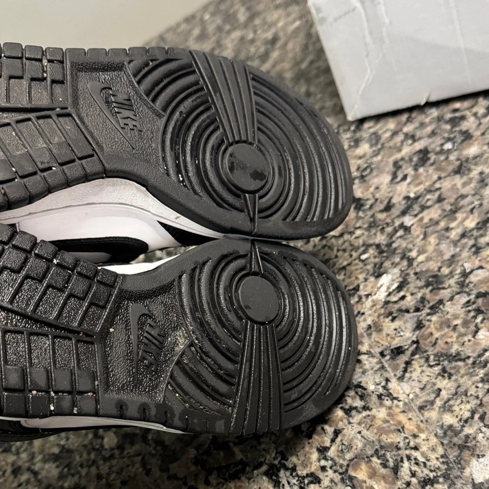 Nike Air Force 1 LE Black and White Sneakers EUC 4.5 Y